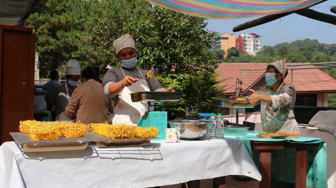 Displaced women ambulant vendors become squash noodle producers